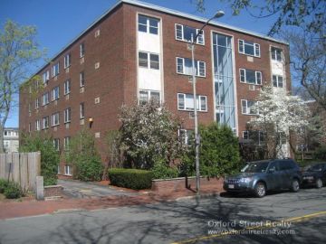 One bedroom convenient to MIT and Central Square with parking