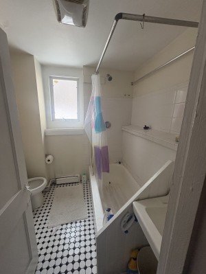 104Kinnaird1bathroom.jpg